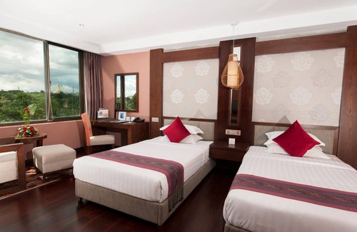Kandawgyi Lake Area Hotel | 126 m² Hotel ∙ 2 bedrooms ∙ 127 guests