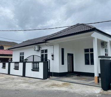 Wakaf Che Yeh House | 13 Avenue Homestay
