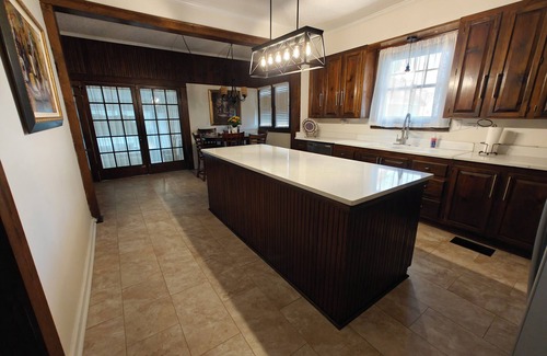 Albertville House | 13. King bed, sleeps 22, historic 5-bedroom house in Albertville with WiFi, AC