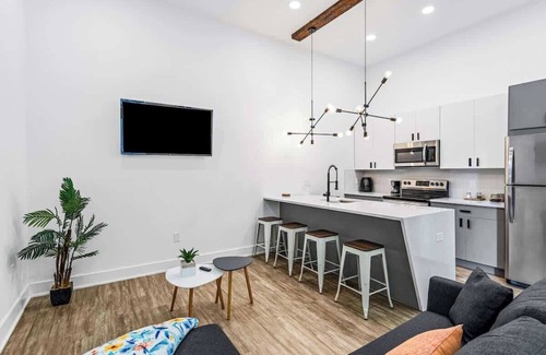 Delair Apartment | 13 Luxury FREE Private Parking - 1st flr