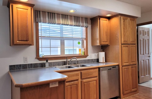 Lake House | 13-person home for families & groups!