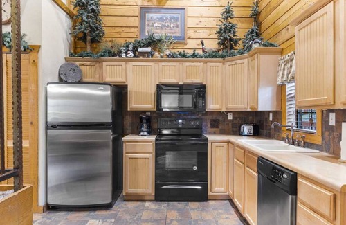 Branson Theater District Cabin | 132 m² Cabin ∙ 3 bedrooms ∙ 6 guests