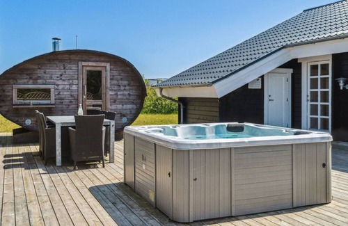 Spøttrup House | 130 m² House ∙ 1 bedroom ∙ 10 guests