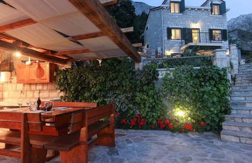 Bast House | 130 m² House ∙ 3 bedrooms ∙ 4 guests