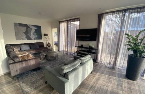 Biddinghuizen House | 130 m² House ∙ 1 bedroom ∙ 12 guests