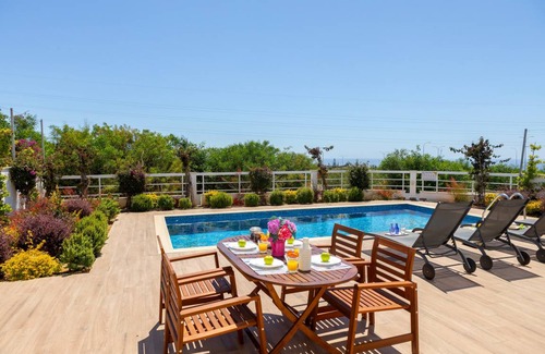 Ayia Napa Villa | 130 m² Villa ∙ 3 bedrooms ∙ 6 guests