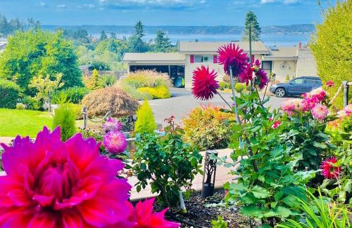 Federal Way House | 1300sf Retreat with Sound View, Garden & Privacy