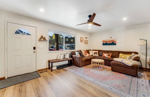 Lake Forest Condo | 131 m² Condo ∙ 3 bedrooms ∙ 8 guests