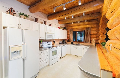 Jasper East Cabin | #131 Three Bedroom Chalet