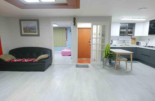 Nam-gu House | 132 m² House ∙ 3 bedrooms ∙ 16 guests