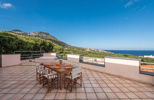 Cala Gonone Apartment | 135 m² Apartment ∙ 3 bedrooms ∙ 13 guests