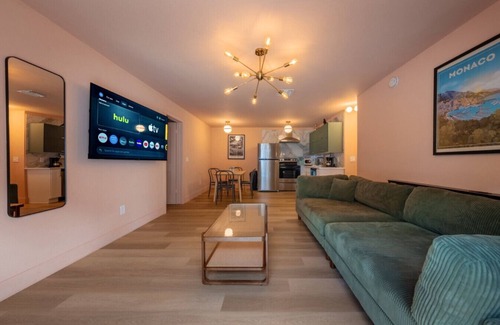Bay Esplanade Apartment | 135 · Time Travelers Welcome: Your 60s Style Getaway