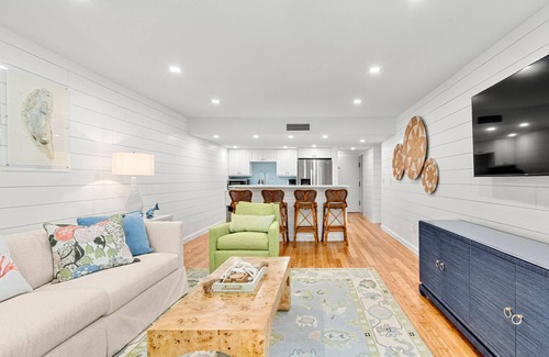 West Beach Village Condo | 1351 Fairway Oaks: Renovated 2BR, Near Beach & Golf, Beach Gear/Bike Credit