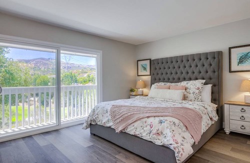 Anaheim Hills Condo | 139 m² Condo ∙ 2 bedrooms ∙ 1 guest