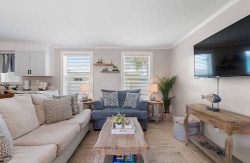 Bid-a-wee Beach House | 13900 Millcole Ave - Beachy Bungalow - Sleeps 10