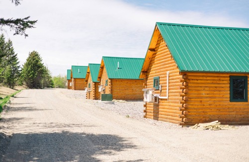 Columbia Falls Cabin | #14 - Flagpole View Cabins - King Plus Cabin