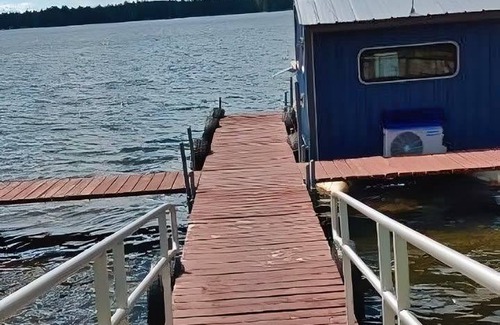 Mayfield Boat Rental | 14 m² Houseboat ∙ 1 bedroom ∙ 2 guests