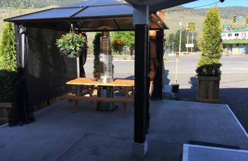 Cache Creek Hotel | 14 m² Motel ∙ 4 guests