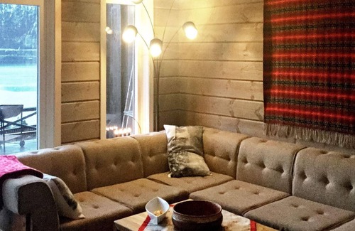 Tingvoll House | 14 person holiday home in Meisingset