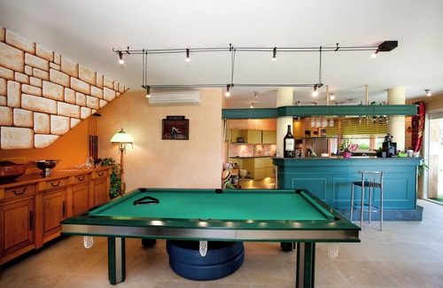 Issel Villa | 14-person villa with heated pool