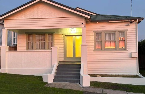 South Launceston House | 140 m² House ∙ 2 bedrooms ∙ 4 guests