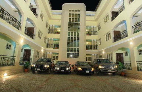 Ikeja Resort | 140 m² Private room ∙ 3 bedrooms ∙ 6 guests