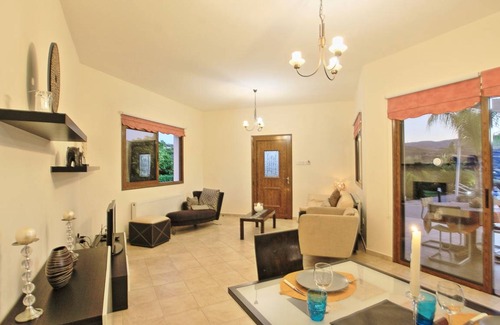 Pano Arodhes Villa | 140 m² Villa ∙ 4 bedrooms ∙ 8 guests
