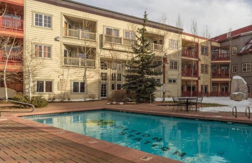 River Run Hotel | 1400 m² Hotel ∙ 3 bedrooms ∙ 11 guests