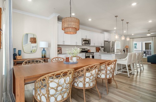 Caine Woods House | 143rd St. Large upscale Townhouse - Sleeps 8