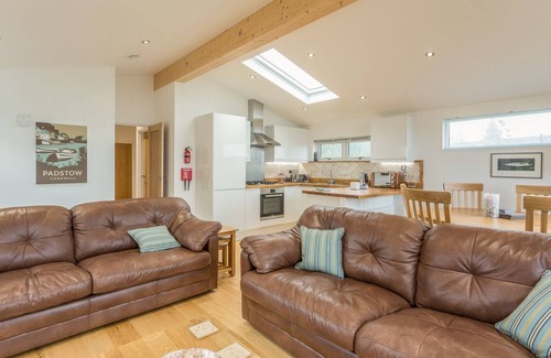 Dobwalls Cottage | 15 FARAWAY FIELDS, pet friendly, luxury holiday cottage in Dobwalls