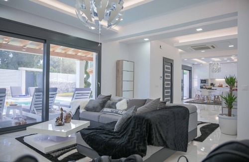 Notos Villa | 15 Guests - Luxury Villa Corfu - Luxury Villa