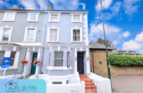 Fulwell and Hampton Hill Apartment | 15 m² Studio flat ∙ 1 bedroom ∙ 2 guests