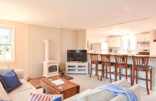 East Orleans House | 15 min Walk to Nauset Beach