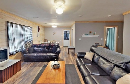 Tamassee House | 150 Little River Retreat