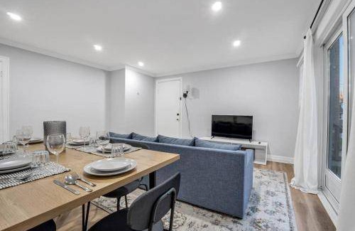 Peterborough Apartment | 150 m² Apartment ∙ 2 bedrooms ∙ 6 guests