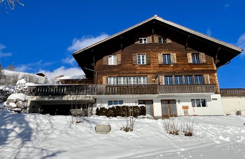 Saanenmoeser Apartment | 150 m² Apartment ∙ 3 bedrooms ∙ 8 guests
