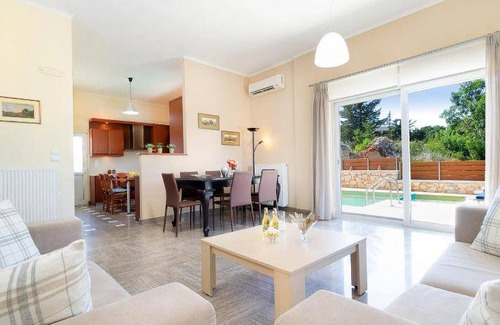 Pitharion House | 150 m² House ∙ 4 bedrooms ∙ 7 guests