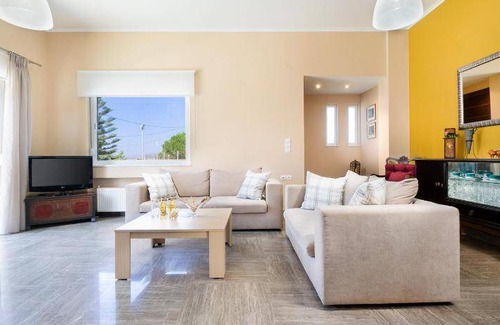 Pitharion House | 150 m² House ∙ 4 bedrooms ∙ 7 guests