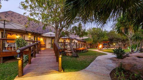 Thorny Bush Game Reserve Cabin | 150 m² Lodge ∙ 3 bedrooms ∙ 127 guests