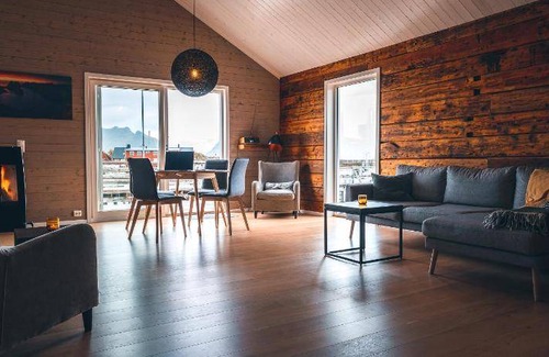 Ballstad Cabin | 150 m² Lodge ∙ 4 bedrooms ∙ 10 guests