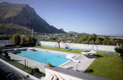 Carini Villa | 150 m² Villa ∙ 4 bedrooms ∙ 8 guests
