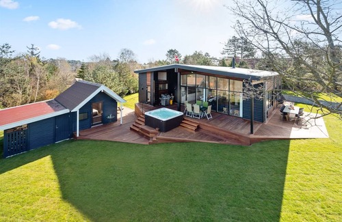 Vibæk Strand House | 158 m² House ∙ 5 bedrooms ∙ 10 guests