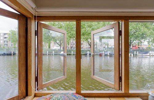 Jordaan Boat Rental | 16 m² Houseboat ∙ 2 guests