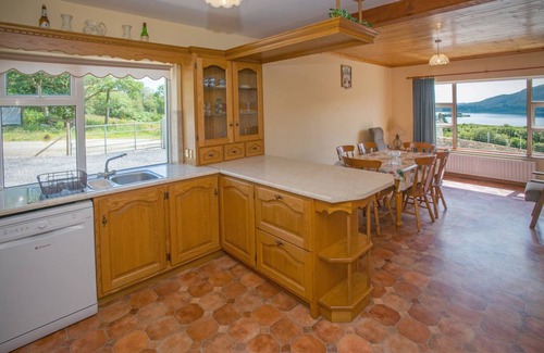 Cornamona House | 160 m² House ∙ 4 bedrooms ∙ 8 guests