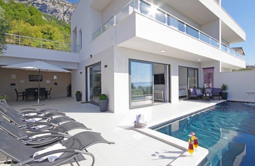 Zelenka House | 160 m² House ∙ 3 bedrooms ∙ 7 guests