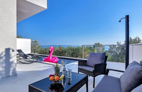 Zelenka House | 160 m² House ∙ 3 bedrooms ∙ 7 guests