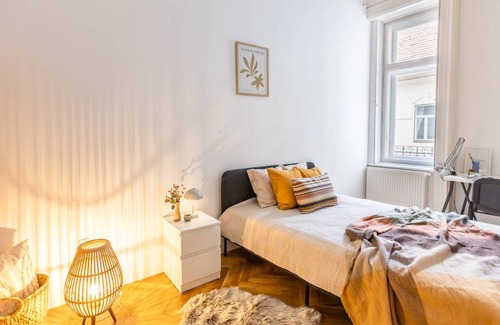 Belso-Ferencvaros Resort | 160 m² Private room ∙ 1 bedroom ∙ 1 guest