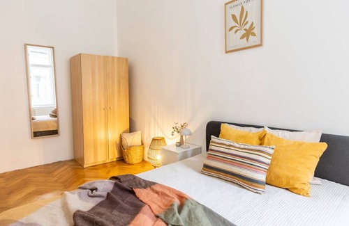 Belso-Ferencvaros Resort | 160 m² Private room ∙ 1 bedroom ∙ 1 guest