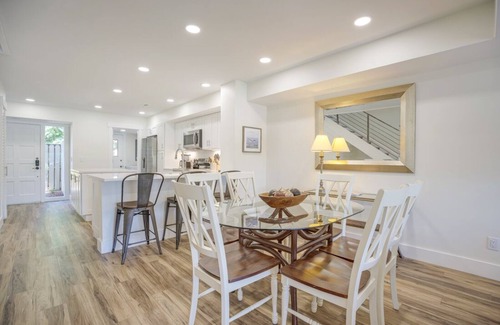 South Beach Villa | 1625 Port Villas: Water Views, Dock and Steps to the Salty Dog - Free Bikes