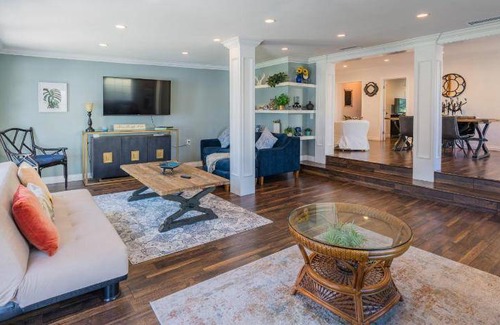 Canoga Park House | 163 m² House ∙ 3 bedrooms ∙ 10 guests